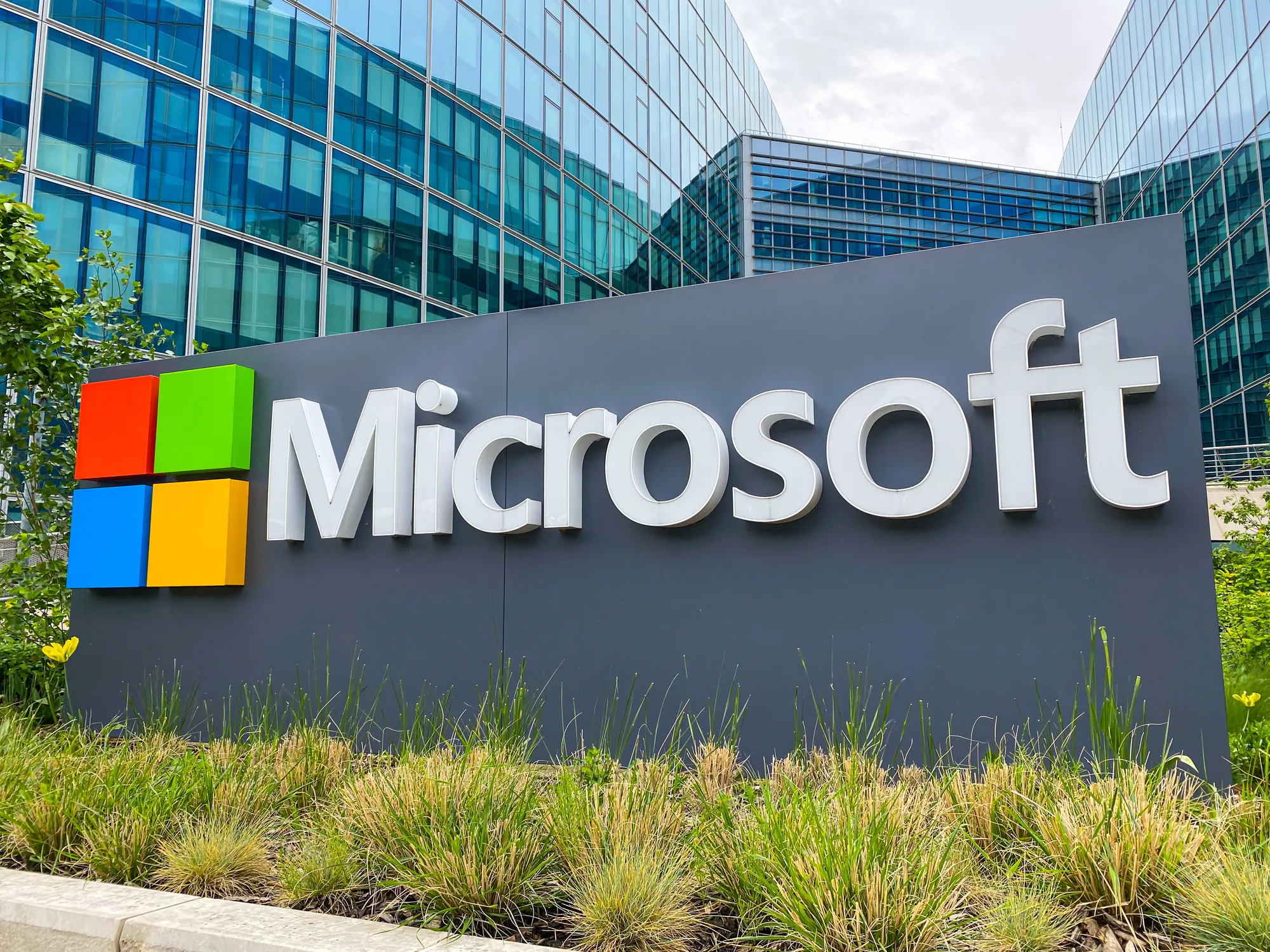 Microsoft's market cap hits $3 trillion, second behind Apple's