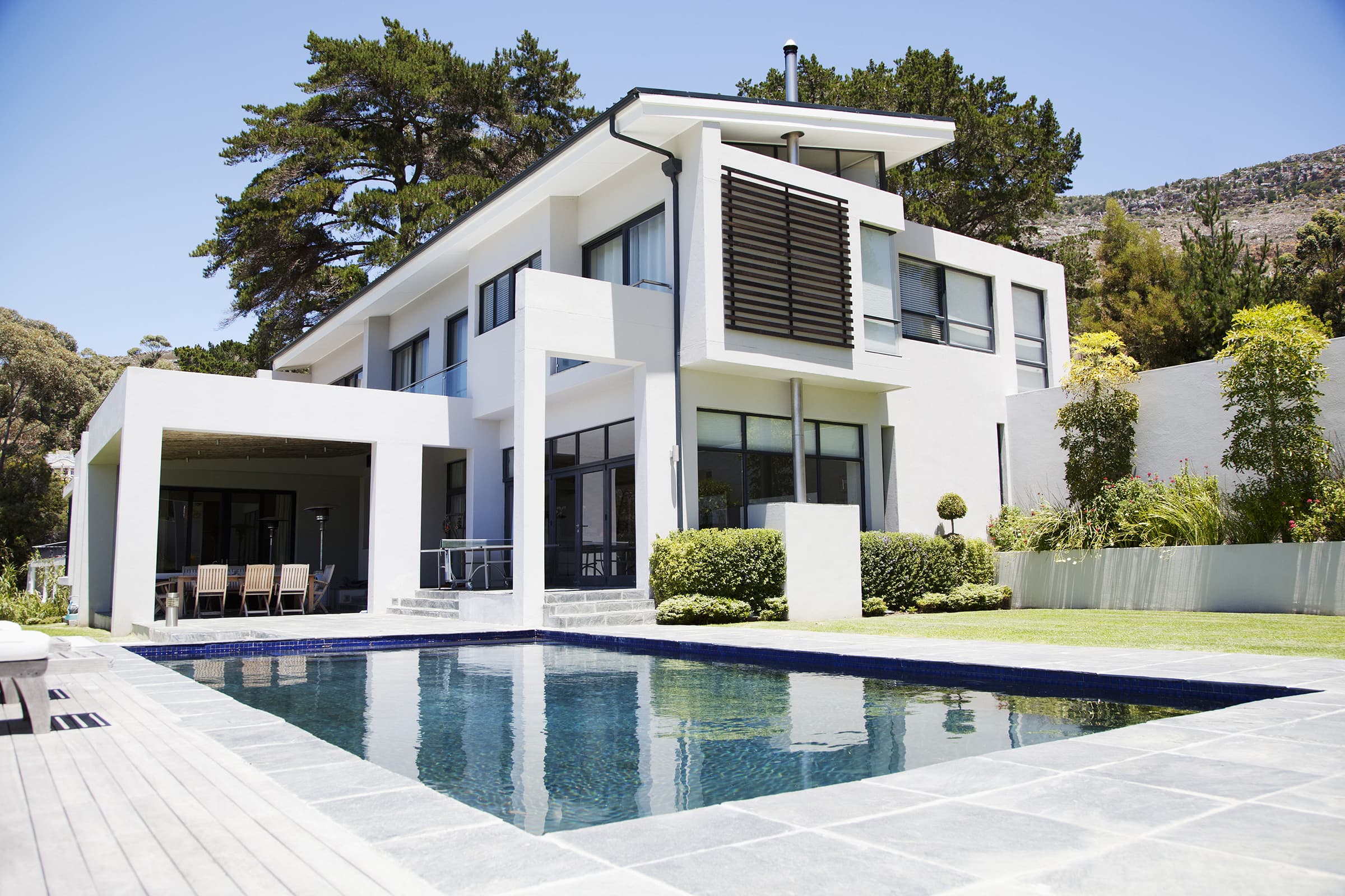 Essential Factors to Consider When Buying A Luxury Homes